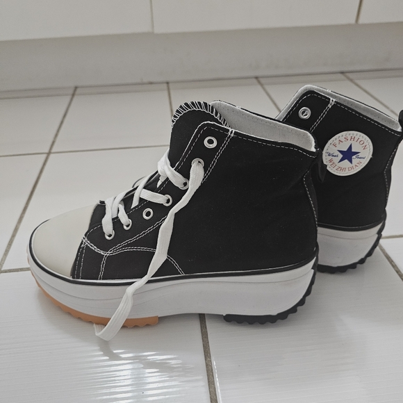 New Women’s ankle Top Canvas Lace Up Sneakers In Black - Brand New - Picture 7 of 8